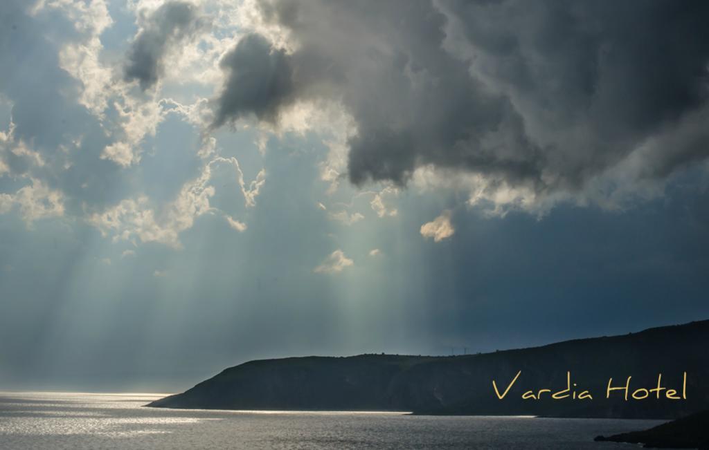 Vardia Hotel Kardamýli Eksteriør bilde